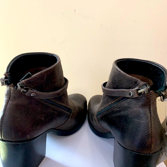 LILIMILL DISTRESSED LEATHER ANKLE BOOT EUROPEAN 39 - Picture 4 of 6